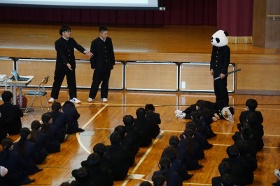 表彰・３年生送る会0304 (17)